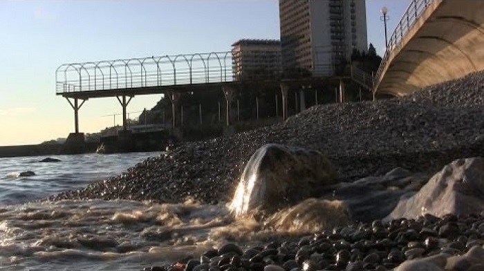 В Коктебеле купаться опасно: море превратилось в сливную яму